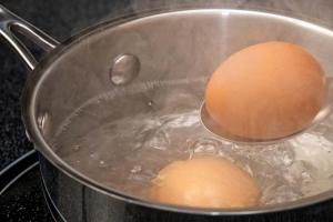 Как варить яйца, чтобы они не лопнули: секреты и советы