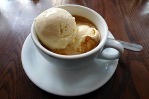 Самые вкусные рецепты кофе с мороженым